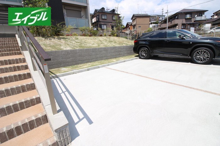 物件外観写真2　(駐車場)