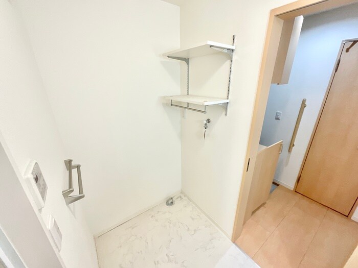 物件内観写真13　(洗濯機置場)