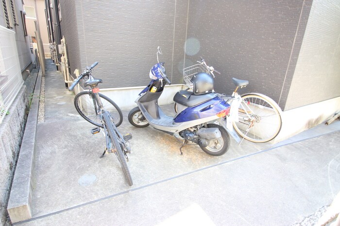 物件外観写真5　(駐輪場)