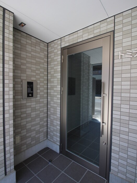 物件外観写真4　(エントランス部分)