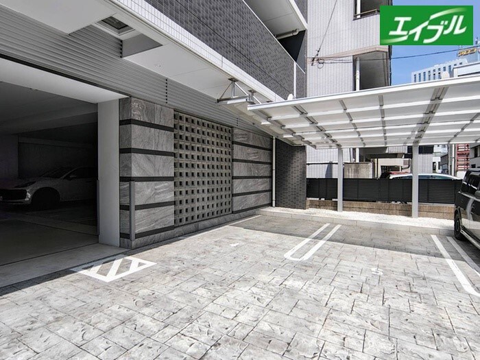 物件外観写真2　(駐車場)