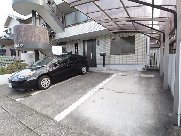 物件外観写真4　(駐車場)