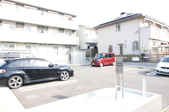 物件外観写真3　(駐車場)