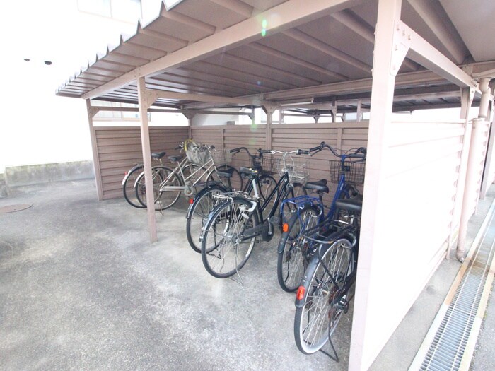 物件外観写真4　(駐輪場)