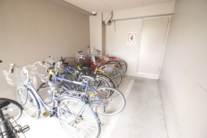 物件外観写真3　(駐輪場)