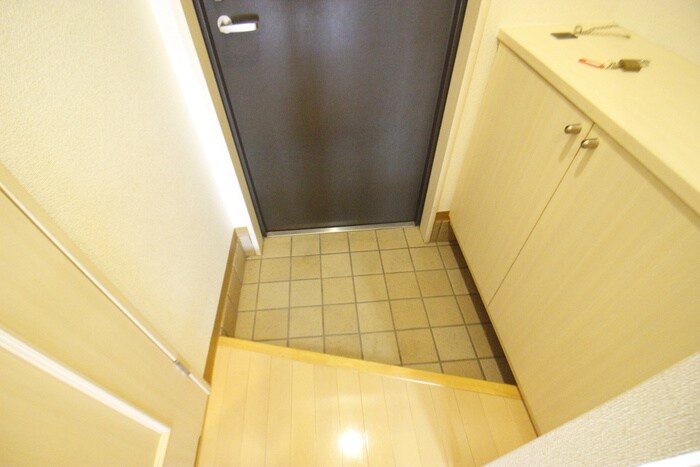物件内観写真18　(玄関)
