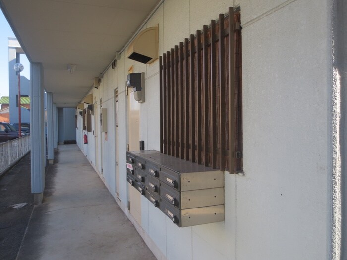 物件外観写真4　(エントランス部分)