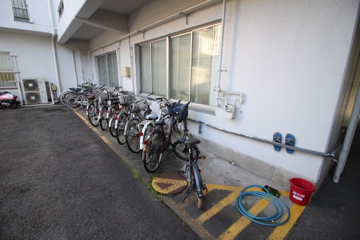 物件外観写真5　(駐輪場)