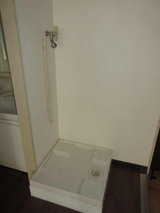 物件内観写真16　(洗濯機置場)