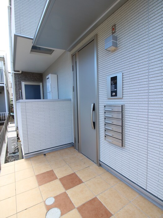 物件外観写真3　(エントランス部分)