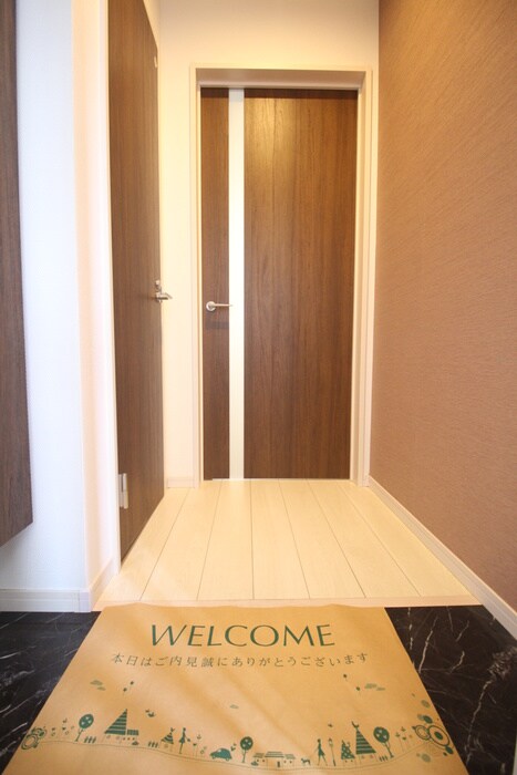 物件内観写真14　(玄関)