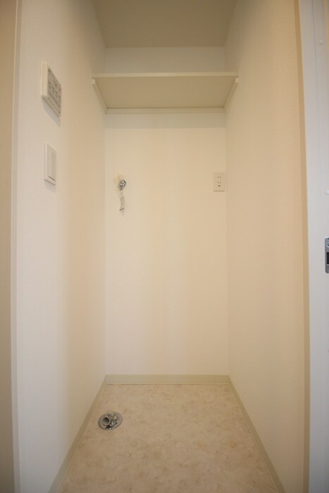 物件内観写真18　(洗濯機置場)