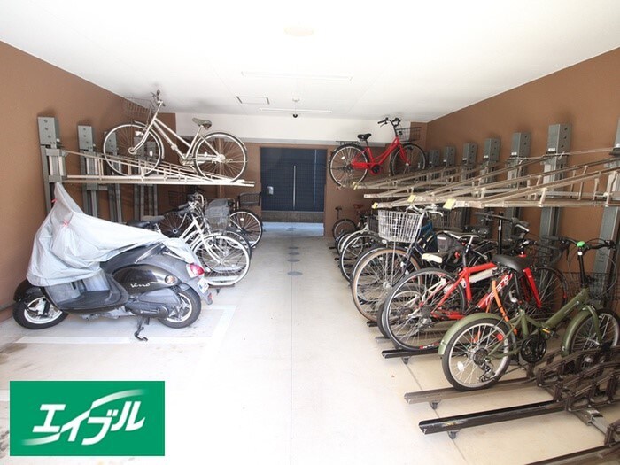 物件外観写真3　(駐輪場)