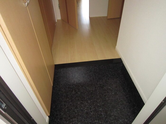 物件内観写真12　(玄関)
