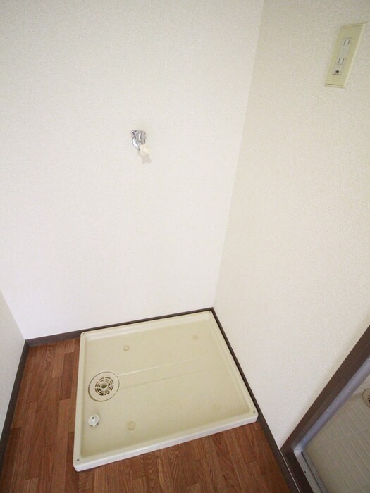 物件内観写真12　(洗濯機置場)