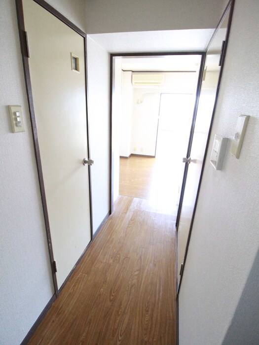 物件内観写真18　(廊下)