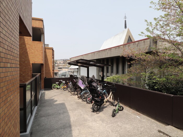 物件外観写真5　(駐輪場)