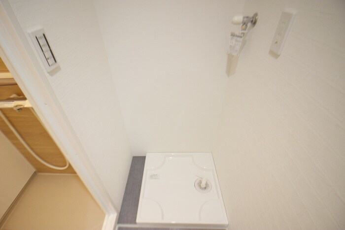 物件内観写真18　(洗濯機置場)