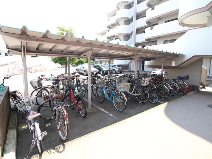 物件外観写真2　(駐輪場)