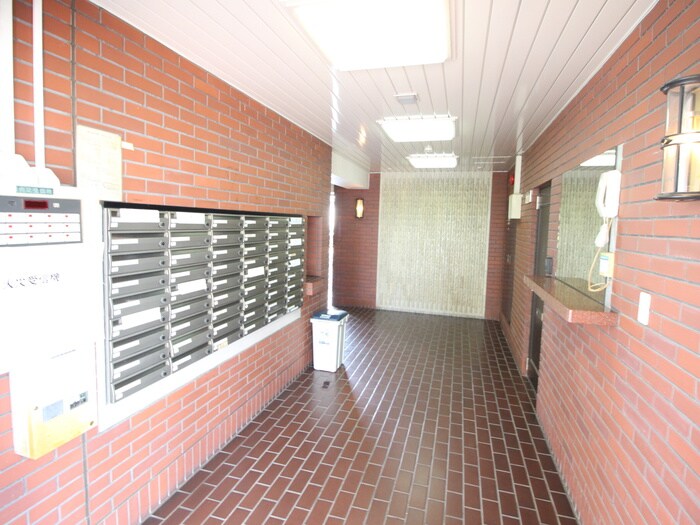 物件外観写真5　(エントランス部分)