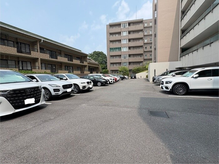 物件外観写真6　(駐車場)