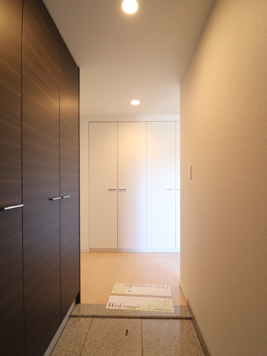 物件内観写真18　(玄関)