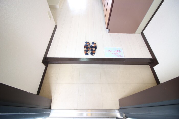 物件内観写真4　(玄関)