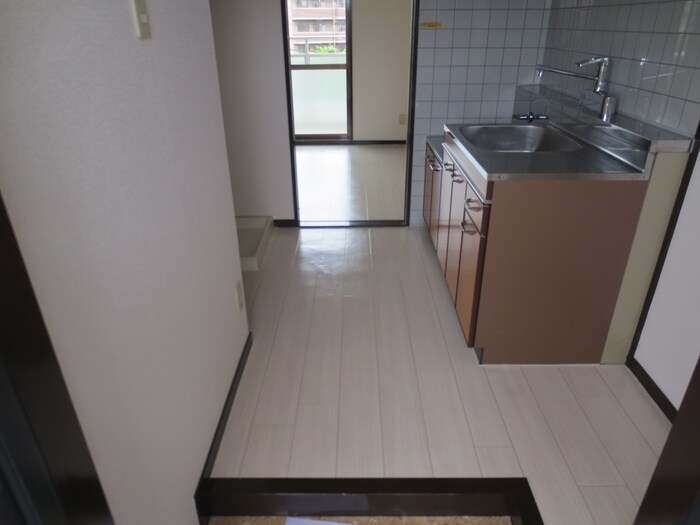 物件内観写真7　(玄関)