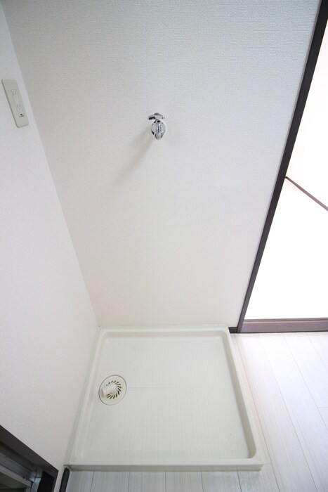 物件内観写真10　(洗濯機置場)