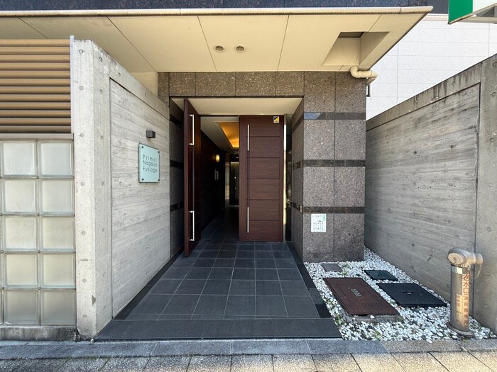 物件外観写真2　(エントランス部分)