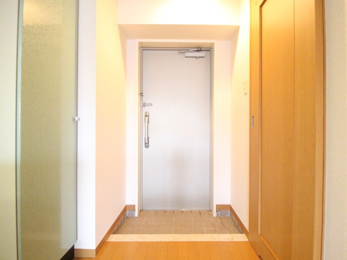 物件内観写真14　(玄関)