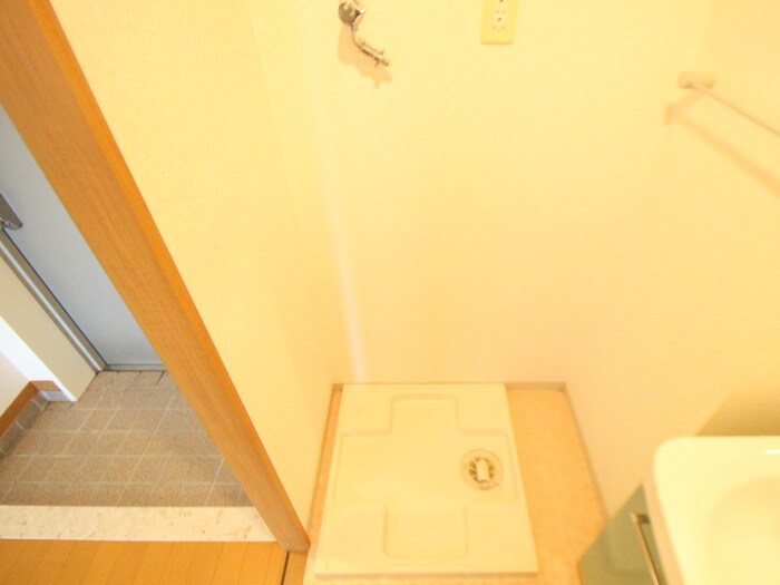 物件内観写真18　(洗濯機置場)