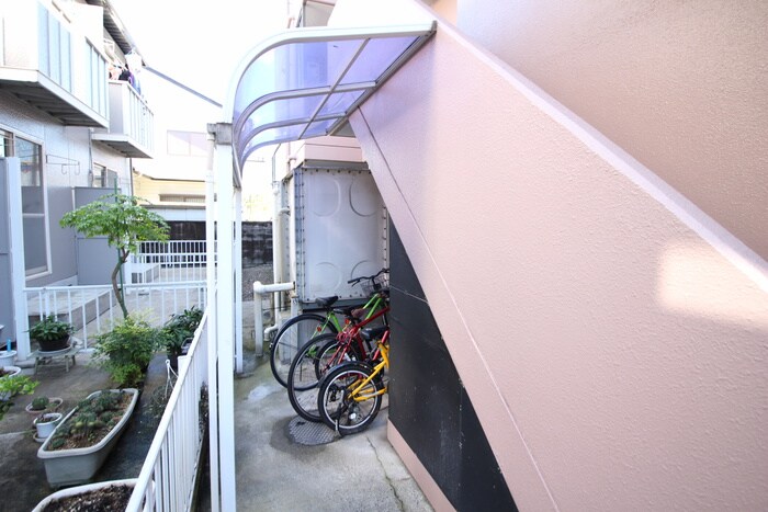 物件外観写真3　(駐輪場)