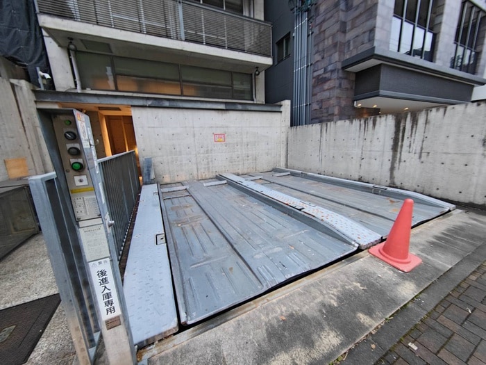 物件外観写真4　(駐車場)