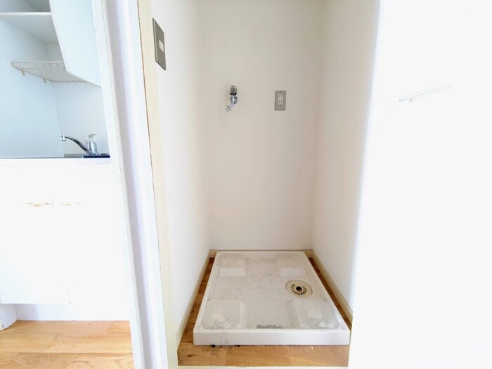 物件内観写真15　(洗濯機置場)