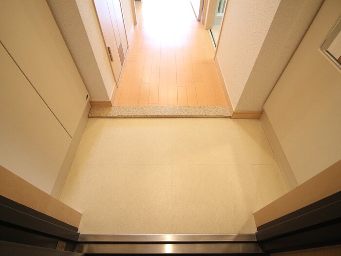 物件内観写真17　(玄関)