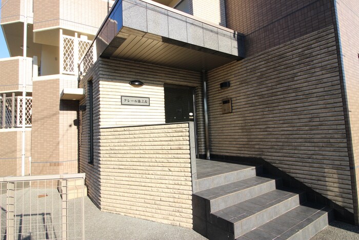 物件外観写真2　(エントランス部分)