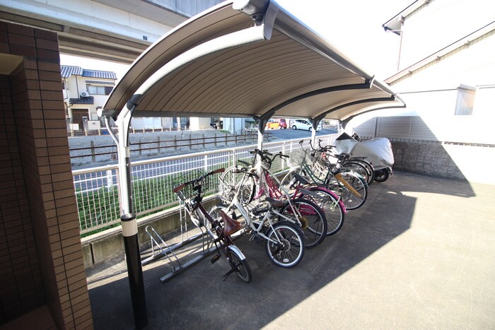 物件外観写真3　(駐輪場)