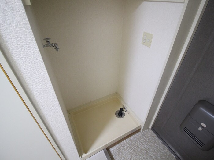 物件内観写真13　(洗濯機置場)