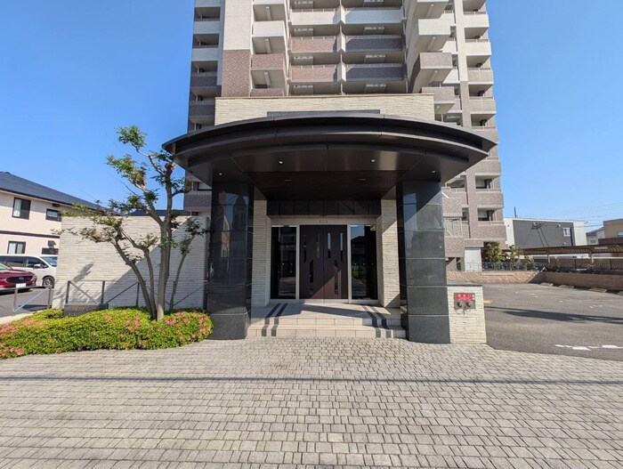 物件外観写真6　(エントランス部分)