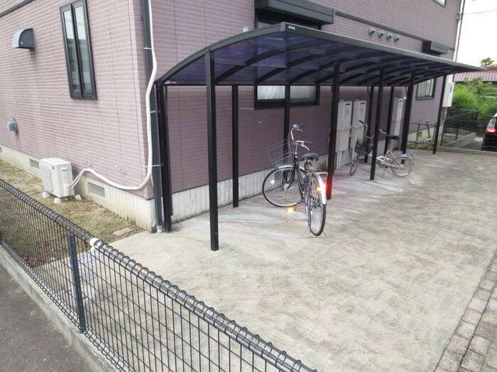 物件外観写真3　(駐輪場)