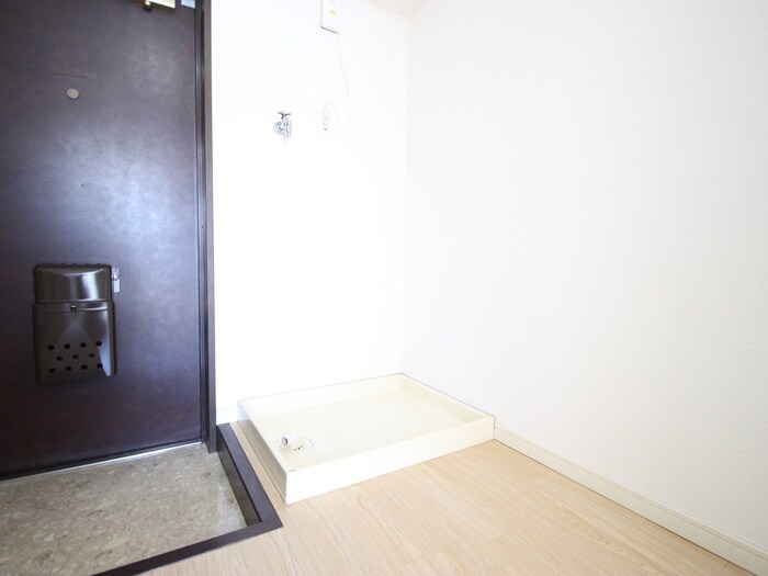 物件内観写真13　(洗濯機置場)