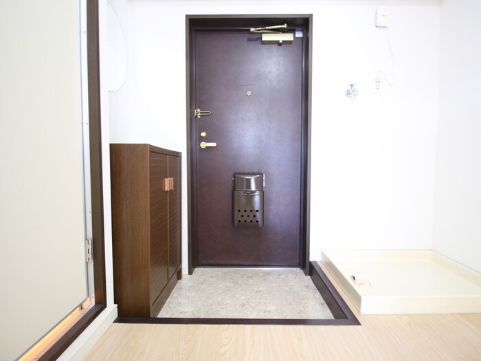 物件内観写真18　(玄関)