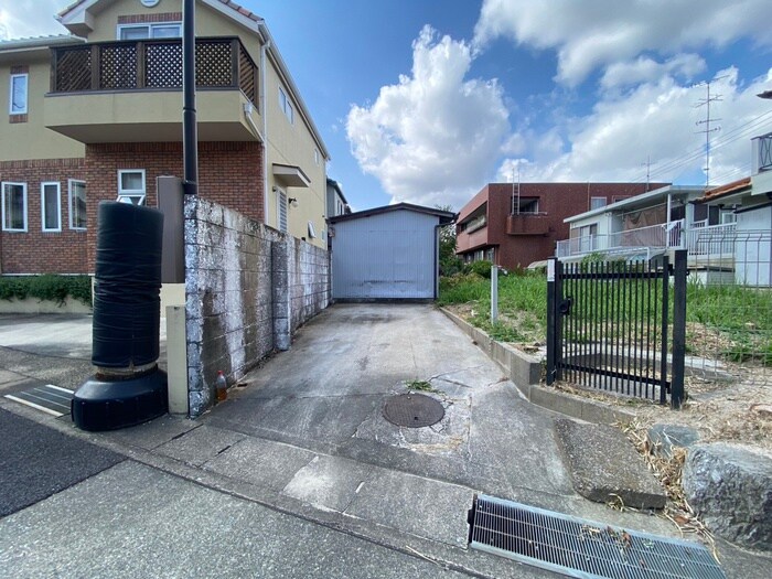 物件外観写真5　(駐車場)