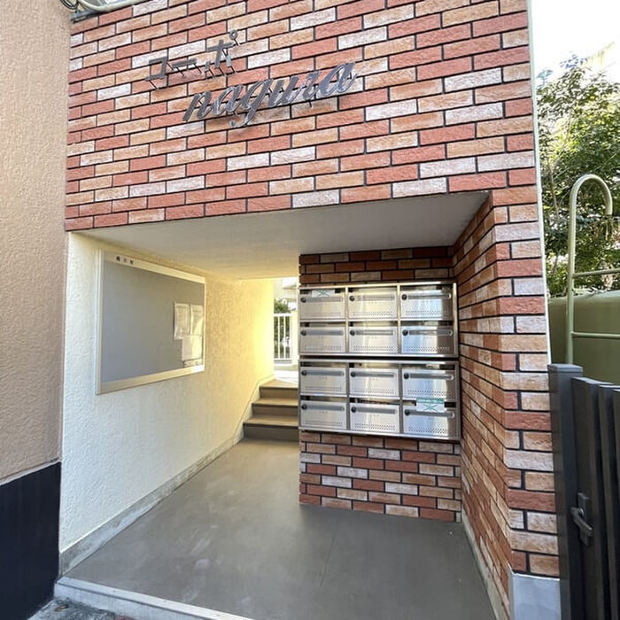 物件外観写真5　(エントランス部分)