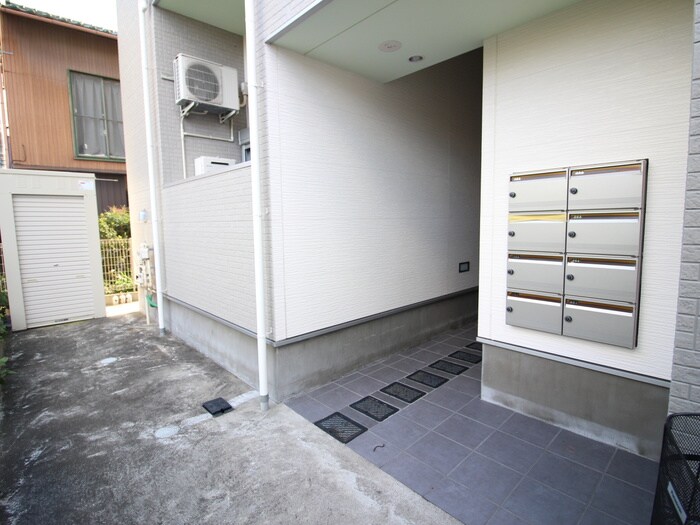 物件外観写真4　(エントランス部分)