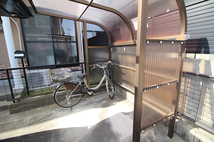 物件外観写真3　(駐輪場)