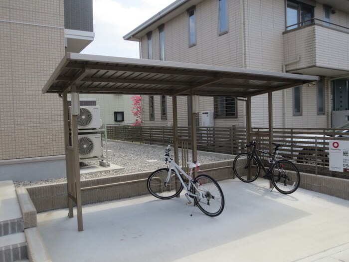 物件外観写真5　(駐輪場)