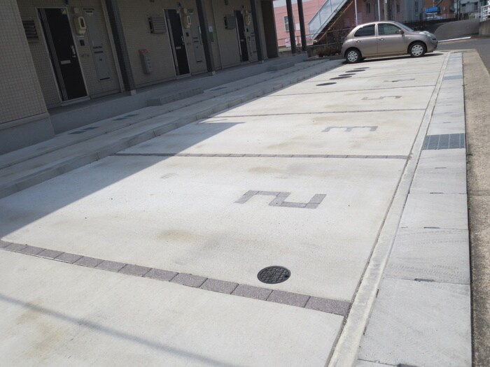 物件外観写真6　(駐車場)