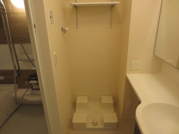 物件内観写真15　(洗濯機置場)